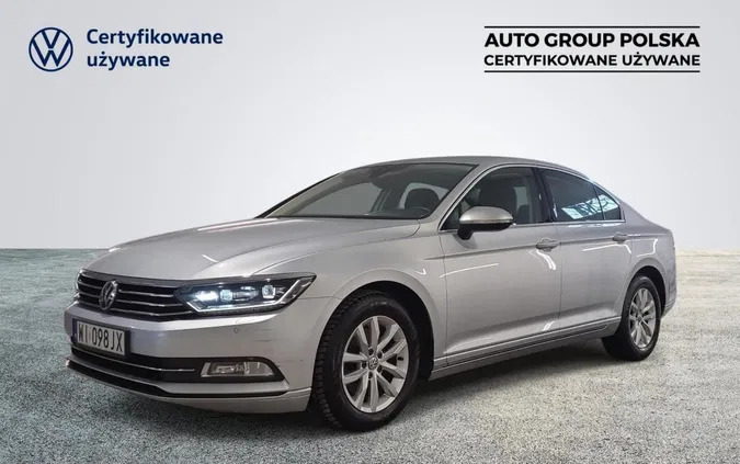 Volkswagen Passat cena 72500 przebieg: 138444, rok produkcji 2019 z Orzysz małe 379